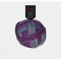 Pro Lana Socks Ball  een bol met de hand gewikkeld waardoor knopenvrij