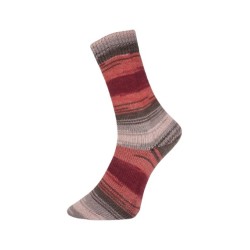 Pro Lana Socks Ball  een bol met de hand gewikkeld waardoor knopenvrij