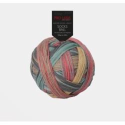 Pro Lana Socks Ball  een bol met de hand gewikkeld waardoor knopenvrij