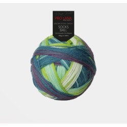 Pro Lana Socks Ball  een bol met de hand gewikkeld waardoor knopenvrij