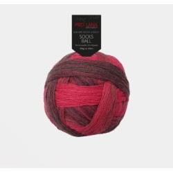 Pro Lana Socks Ball  een bol met de hand gewikkeld waardoor knopenvrij