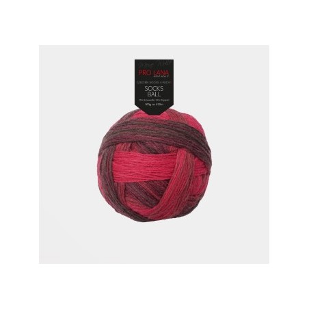 Pro Lana Socks Ball  een bol met de hand gewikkeld waardoor knopenvrij