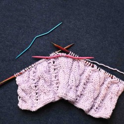 Kabelnaalden van Knitpro om steken even aan de kant te zetten.