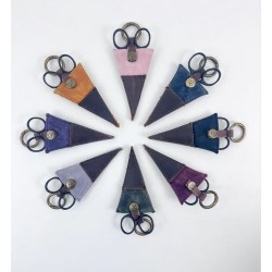 Della Q design  V-vormige schaar houder van canvas en leer.